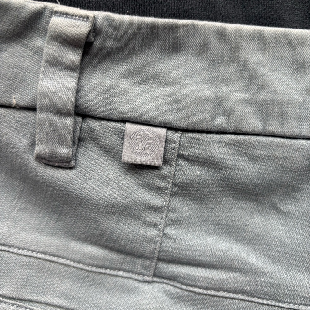 lululemon athletica Men’s Light Gray Flat-Front Shorts